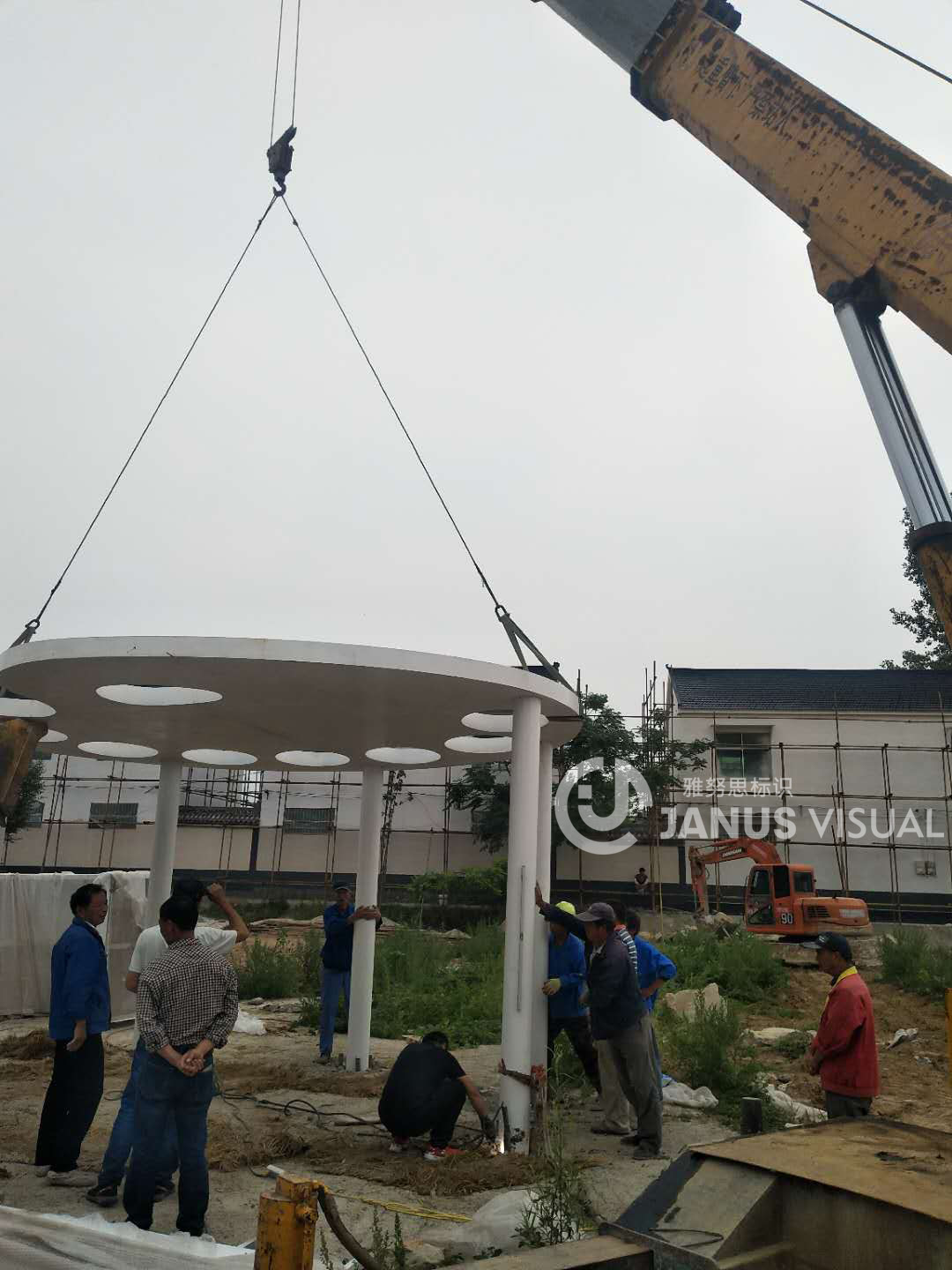 漢王景觀雕塑調色盤已完工出廠,正在安裝中!